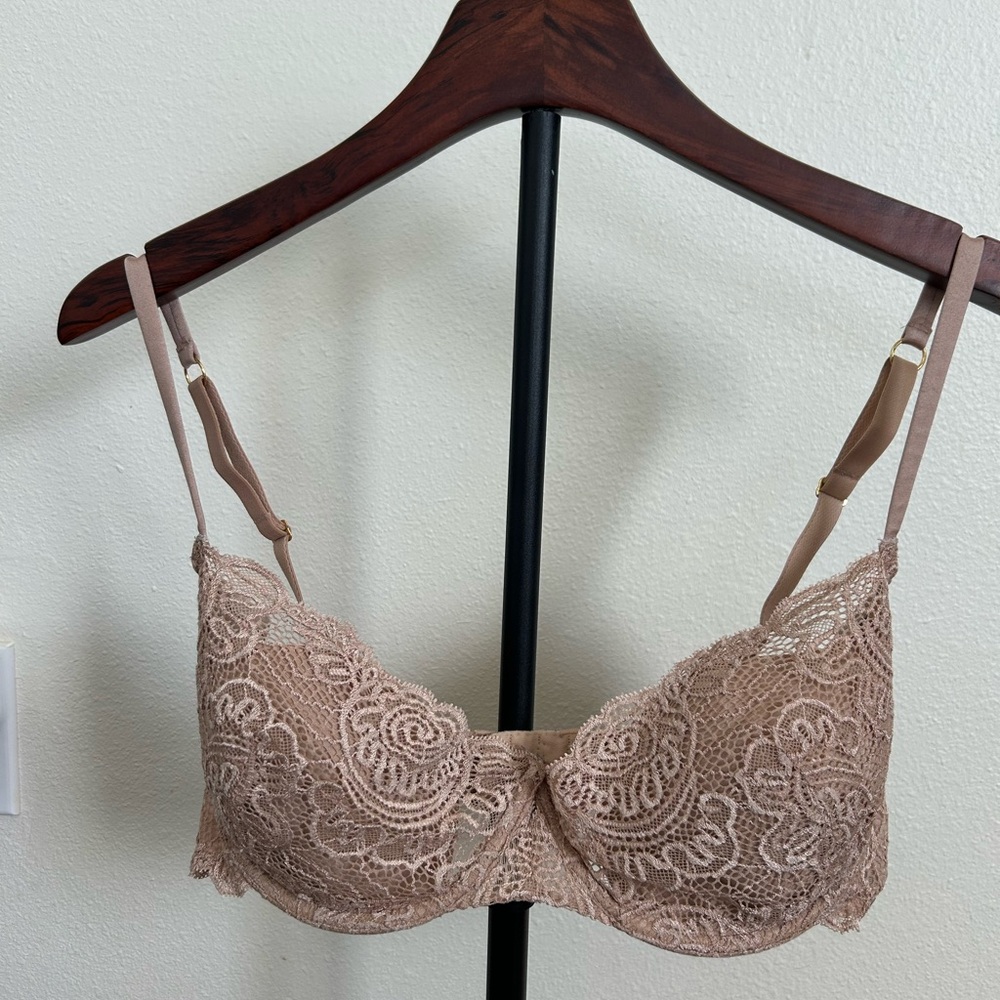 Victoria's Secret Bra 38D Beige Lace Push Up Without Padding